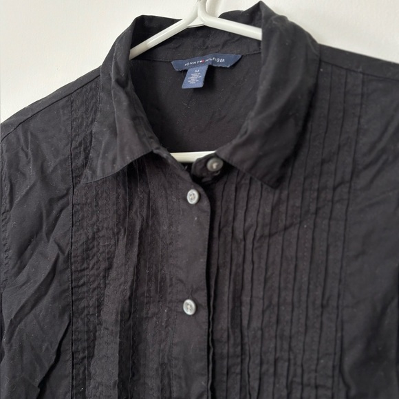 🎉4/30$🎉 Vintage Tommy Hilfiger Black Button-Down Shirt – Size Medium 🖤 - Picture 2 of 6